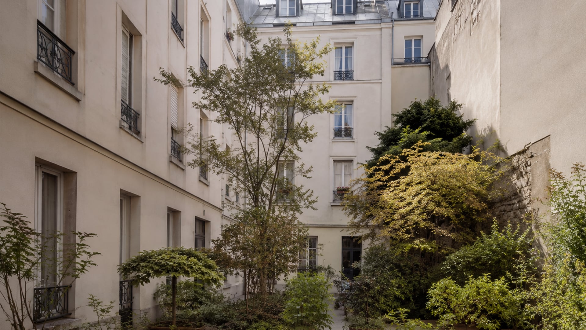 Transformer une cour de résidence en îlot de fraîcheur urbain