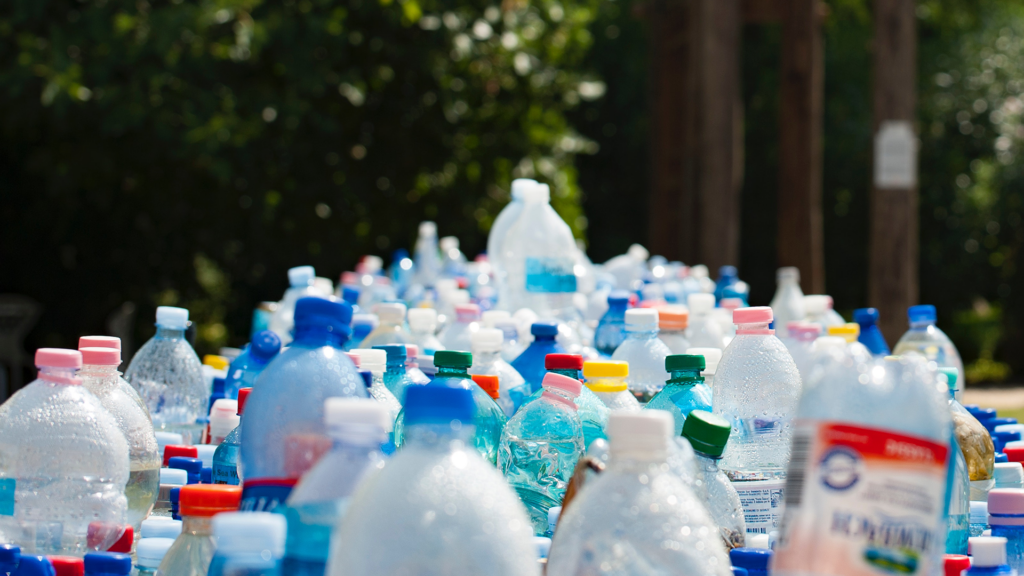 Un traité mondial sur la pollution plastique en 2024
