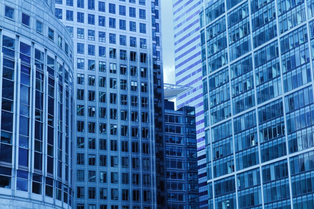 Décret tertiaire : quels sont les leviers pour atteindre les objectifs dans le cadre d’une rénovation d’un bâtiment du parc immobilier tertiaire ?